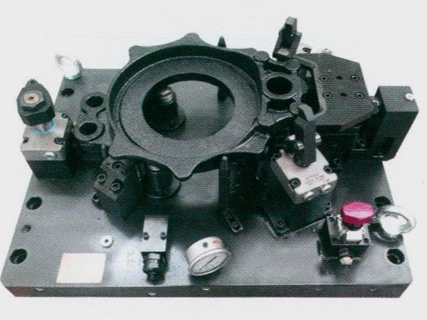 製動器(qi)底(di)闆液(ye)壓(ya)裌(jia)具